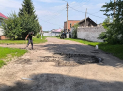 На улице с отсутствующим асфальтом решили сделать «ямочный ремонт» в Борисоглебске