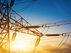 Сильный ветер и снегопад спровоцировали перебои с электроснабжением в Воронежской области