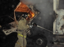 В селе Третьяки под Борисоглебском утром загорелся грузовой автомобиль