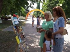 «Библиодесант» высадился в центральном сквере Борисоглебска