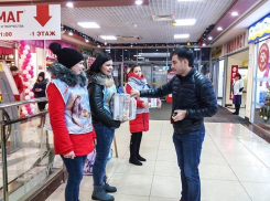В Борисоглебске волонтеры приняли участие в благотворительной акции «Рождественское чудо-детям»