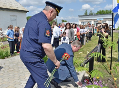 В Грибановском районе установили мемориальную плиту в память о погибшем в СВО матросе