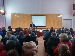 Андрей Пищугин обсудил вопросы питания и высшего образования с родителями борисоглебских школьников