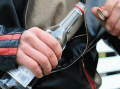 В Новохопёрском районе задержали похитителя водки и колбасы