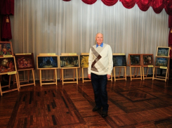 Вместе с открытием Года театра в фойе БДТ прошла выставка работ Владислава Калужского