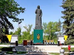 В Елань-Колено отремонтируют мемориал «Родина-мать»