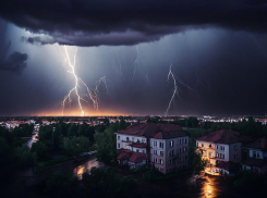 В Черноземье пришли грозы с градом: Первомай обещает быть хмурым 