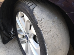 Борисоглебский автомобилист пожаловался на испорченное пешеходной разметкой колесо