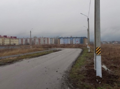 Спустя 14 месяцев после открытия новой школы в Борисоглебске детям осветили дорогу к знаниям