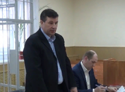 Два с половиной года колонии и 600 тысяч рублей штрафа присудили Игорю Выборных