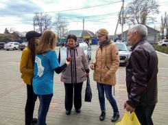 Борисоглебские волонтеры раздали тысячи георгиевских лент жителям округа