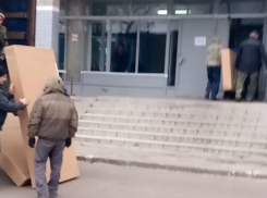 В «красную зону» Борисоглебской РБ привезли дополнительные  кровати