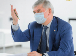 Губернатор Гусев считает, что систему QR-кодов поддерживает большинство жителей 