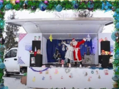  Автоклуб с Дедом Морозом приехал к жителям сел Новохоперского района 