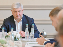 Власти призвали семьи отказаться от одного авто из-за проблем с топливом в Воронежской области