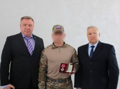 Бойцу из Поворинского района вручили Орден Мужества