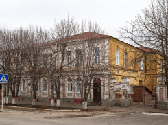 В Борисоглебске здания школы и четырех детских садов пустят с молотка