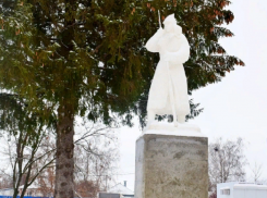 В Грибановке установили скульптуру белого красноармейца на мемориале героям гражданской войны