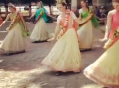 Пляски кришнаитов у Воронежского облправительства попали на видео