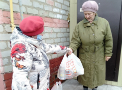 В Терновском районе пенсионерам на самоизоляции раздают продуктовые наборы