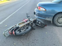 Пенсионер на мопеде попал под колеса автомобиля в Борисоглебске