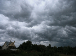 Штормовое предупреждение из-за грозы, града и штормового ветра объявили в Воронежской области