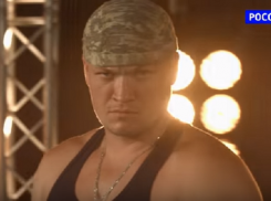 Воронежский виртуоз по резьбе бензопилой просит земляков помочь ему победить в конкурсе