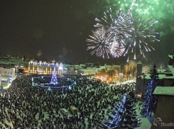 Фото празднования Нового года в Борисоглебске, сделанные с крыши администрации, выложил Евгений Степыгин