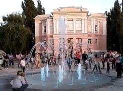 На Театральной площади Борисоглебска заработал новый фонтан