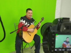 Подарок к Новому году и Рождеству сделал борисоглебцам поэт и музыкант Олег Никитин 