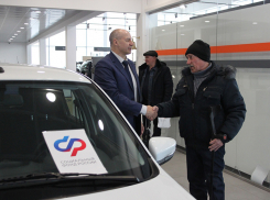 Пострадавшему на работе жителю Воронежской области вручили автомобиль «Lada Granta»