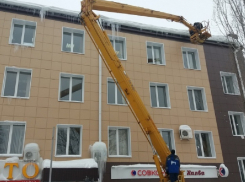 В Борисоглебске идет активная борьба с сосульками