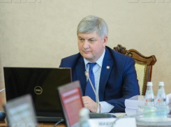 Губернатор Гусев решает, куда деть 7 млрд рублей профицита