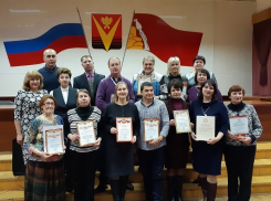 Борисоглебская ТИК отметила 25-летие избирательной системы Российской Федерации наградами