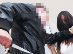 Житель Терновского района ударил девушку ножом в грудь «из неприязни»