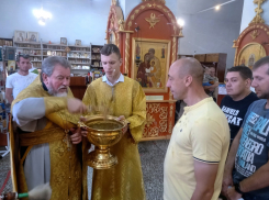 Настоятель Казанского  храма г. Борисоглебска освятил воду для участников СВО