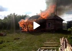 Житель Борисоглебска стал очевидцем пожара, уничтожившего жилой дом, в Уваровском районе