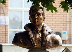 На гражданско-воинском кладбище Борисоглебска установили бюст Героя Советского Союза