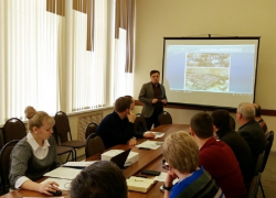Новые торговые ряды в центральной части города и жилой район на востоке Борисоглебска