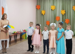 В День пожилых людей борисоглебские дошколята поздравили бабушек и дедушек концертом