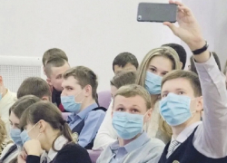 Олег Мосолов опроверг слухи об обязательной вакцинации для школьников и студентов в Воронежской области