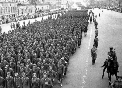 17 июля 1944 года по Садовому кольцу Москвы прошел «Парад побежденных»  
