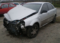 В Борисоглебске мужчина угнал автомобиль и попал в аварию