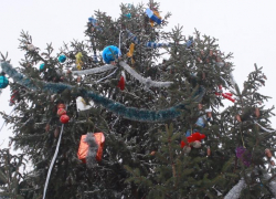 Праздничная елка появилась на проходной Борхиммаша