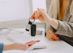 Многодетные семьи не будут лишать единственных машин за долги