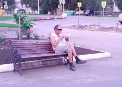 «Колхозградца», заплевывающего площадку у памятника Рыбникову, сфотографировали в Борисоглебске