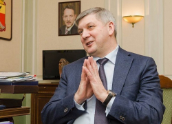 Гусев заявил, что стремится защитить воронежских женщин от житейских проблем