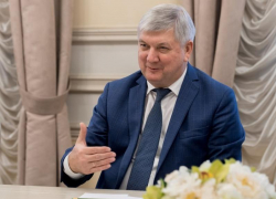 О новых мерах поддержки семьям погибших силовиков из Воронежской области заявил Александр Гусев