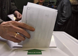 В Новохоперском районе член УИК сообщила о вбросе бюллетеней в урну