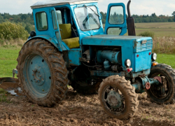 Заместитель директора украл у сельхозпредприятия в Терновском районе два трактора